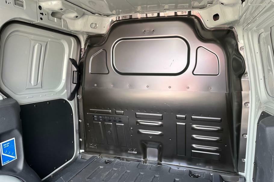 Ford Transit Courier Limited Grey #4
