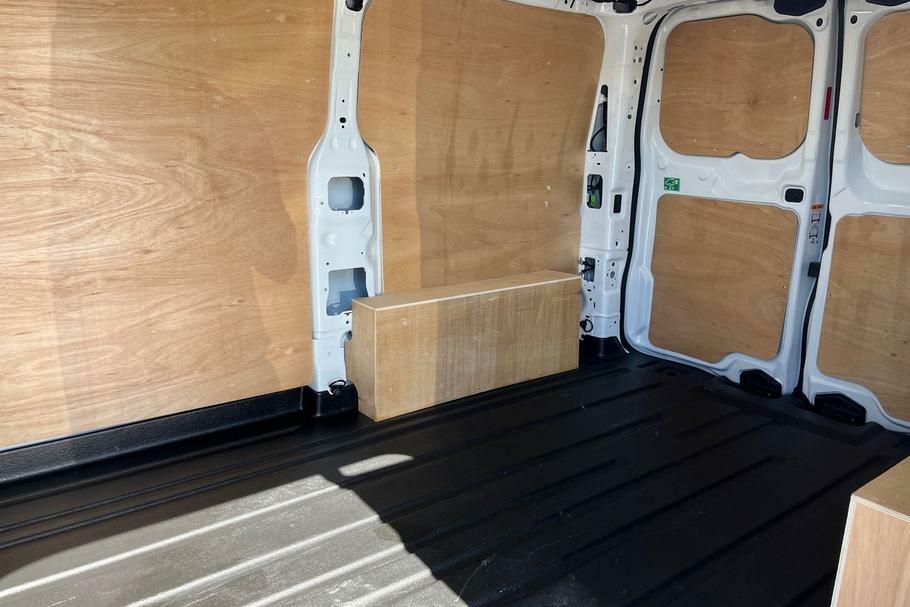 Ford Transit Custom 320 Limited L1 Swb Fwd 2.0 Ecoblue 136Ps WR75UYK White #4