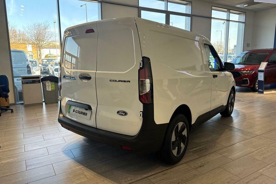 Ford Transit Courier E- 100Kw 43Kwh Trend White #6