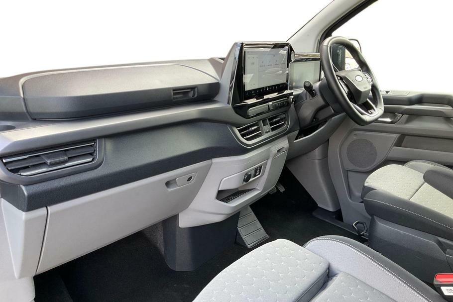 Ford Tourneo Custom 320 Titanium L2 Lwb 8 Seat Minibus Fwd 2.0 Ec Black #3