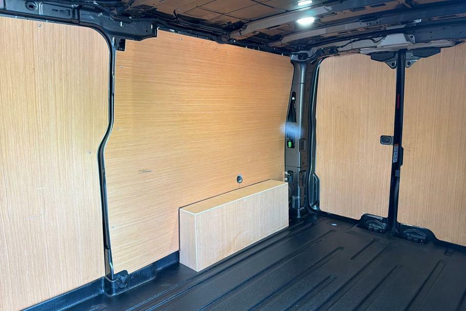 Ford Transit Custom 320 Limited L2 Lwb Fwd 2.5 Phev 232Ps Low Roo WP75VZN #4