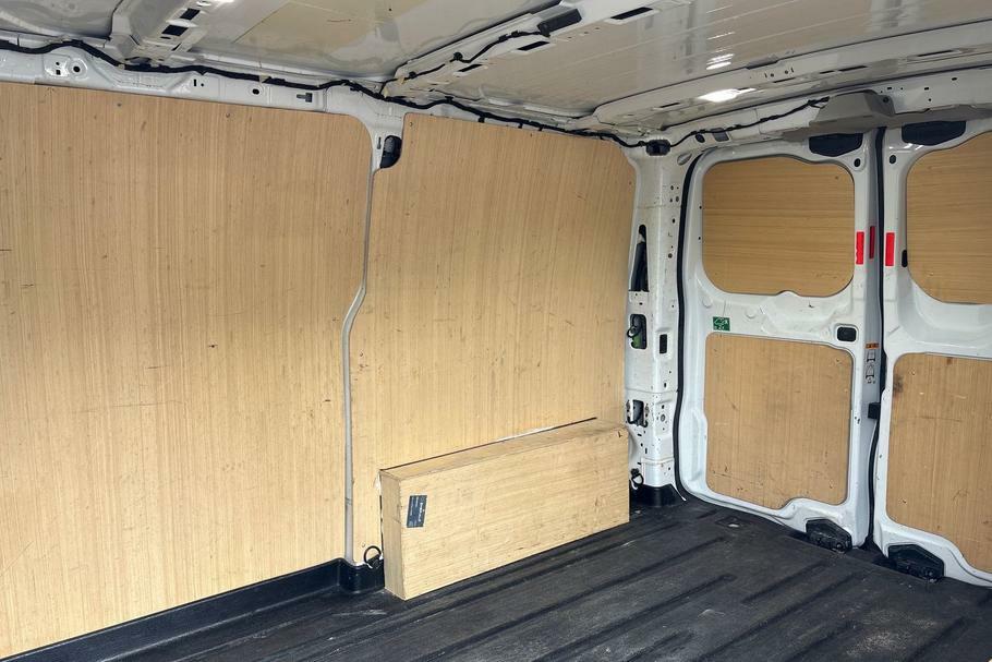 Ford Transit Custom 300 Limited L1 Swb Fwd 2.0 Ecoblue 136Ps Low Roof LA24MTK White #4