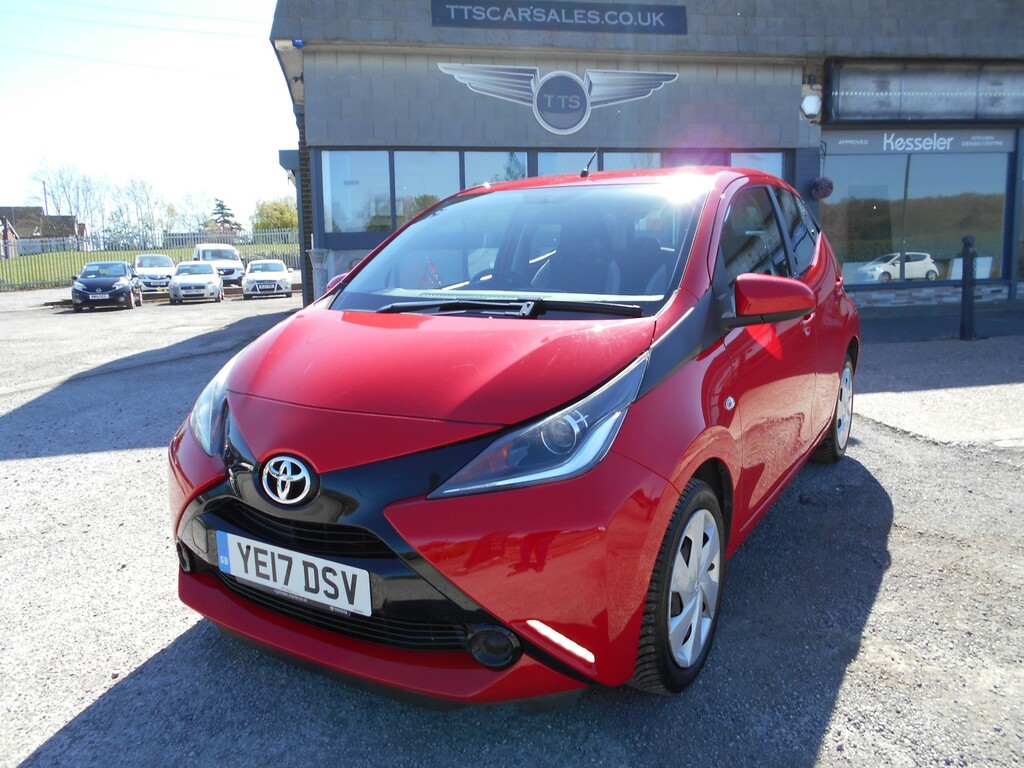 Toyota Aygo Hatchback 1.0 Vvt-i X-play 201717 Red