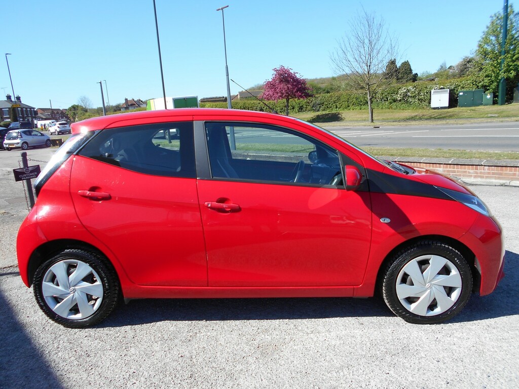 Toyota Aygo Hatchback 1.0 Vvt-i X-play 201717 Red #4