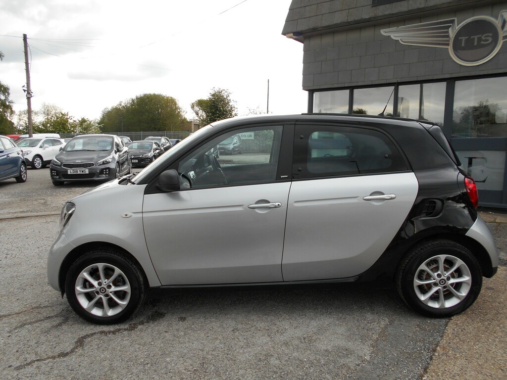 Smart Forfour Hatchback 1.0 Passion 201919 Black #4