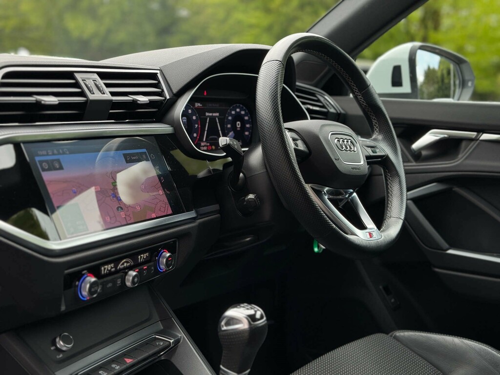 Audi Q3 1.5L 35 Tfsi S Line  #2