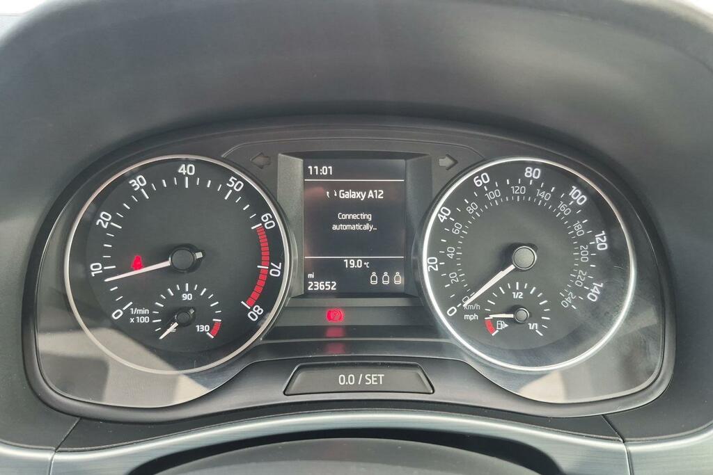 Skoda Fabia 1.0 Mpi Colour Edition Hatchback Grey #5