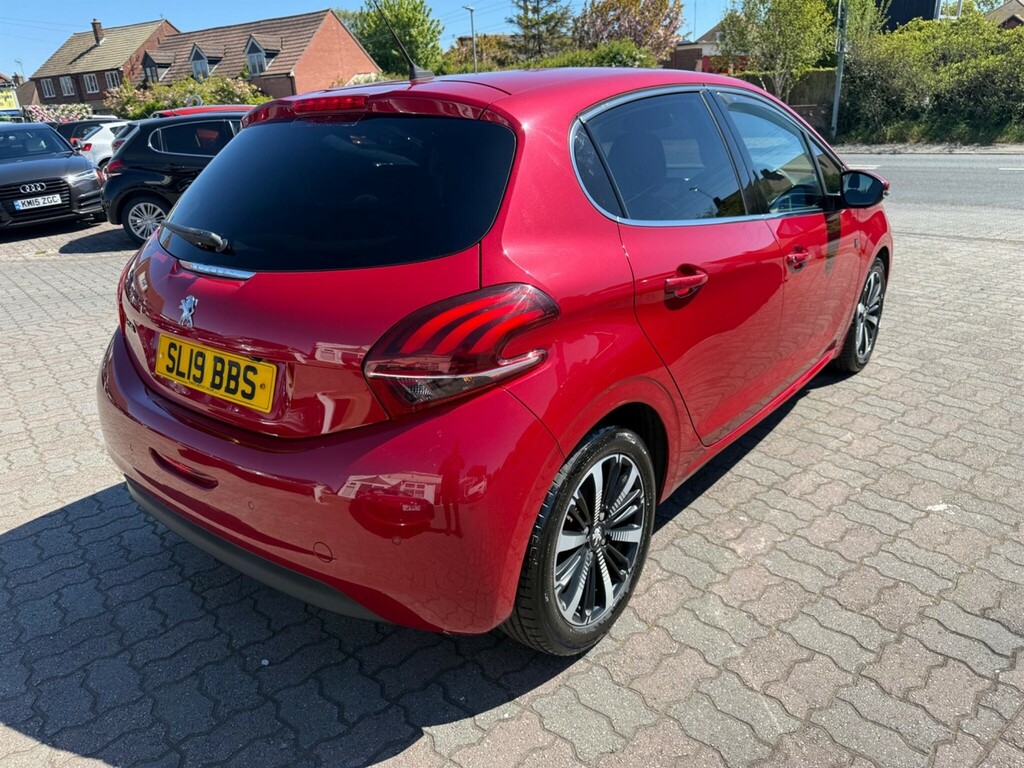 Peugeot 208 1.2 Puretech Tech Edition Euro 6 Ss SL19BBS Red #6