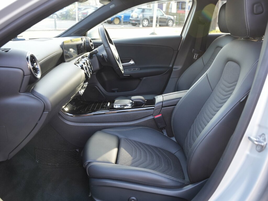 Mercedes-Benz A Class 1.3 A180 Se Executive Hatchback 7G-dc LC69CVB Silver #3