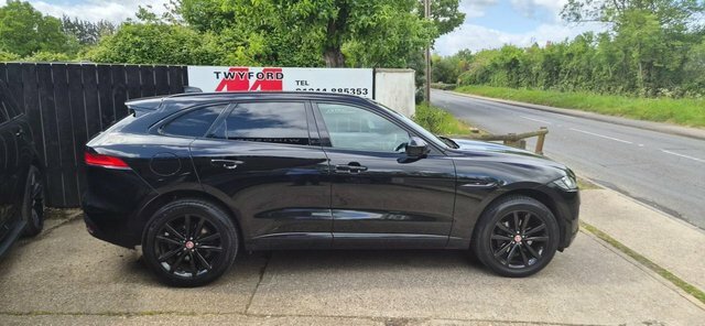 Jaguar F-Pace 2.0 P250i Chequered Flag Suv Awd E LJ20VEY Black #2