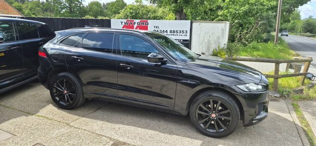 Jaguar F-Pace 2.0 P250i Chequered Flag Suv Awd E Black