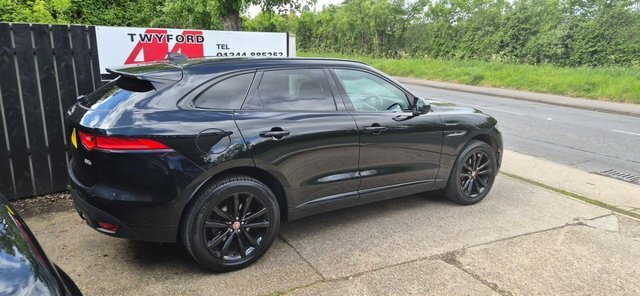 Jaguar F-Pace 2.0 P250i Chequered Flag Suv Awd E LJ20VEY Black #3