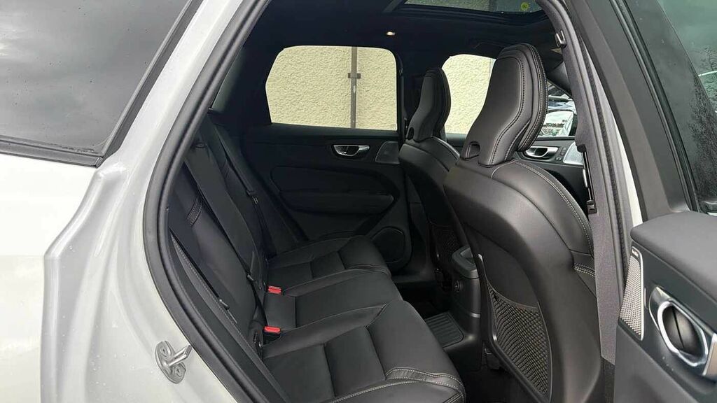 Volvo XC60 Black Edition Ultra, T8 Awd Plug-in Hybrid, Electr CX75RBU White #6