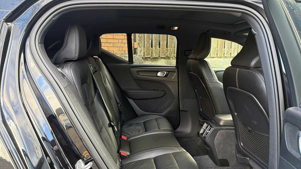 Volvo XC40 R-design Pro, B4 Awd Mild Hybrid CY21HZB Black #6
