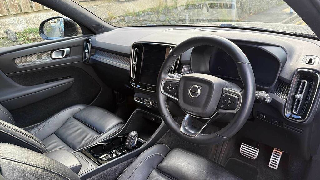 Volvo XC40 R-design Pro, B4 Awd Mild Hybrid CY21HZB Black #4