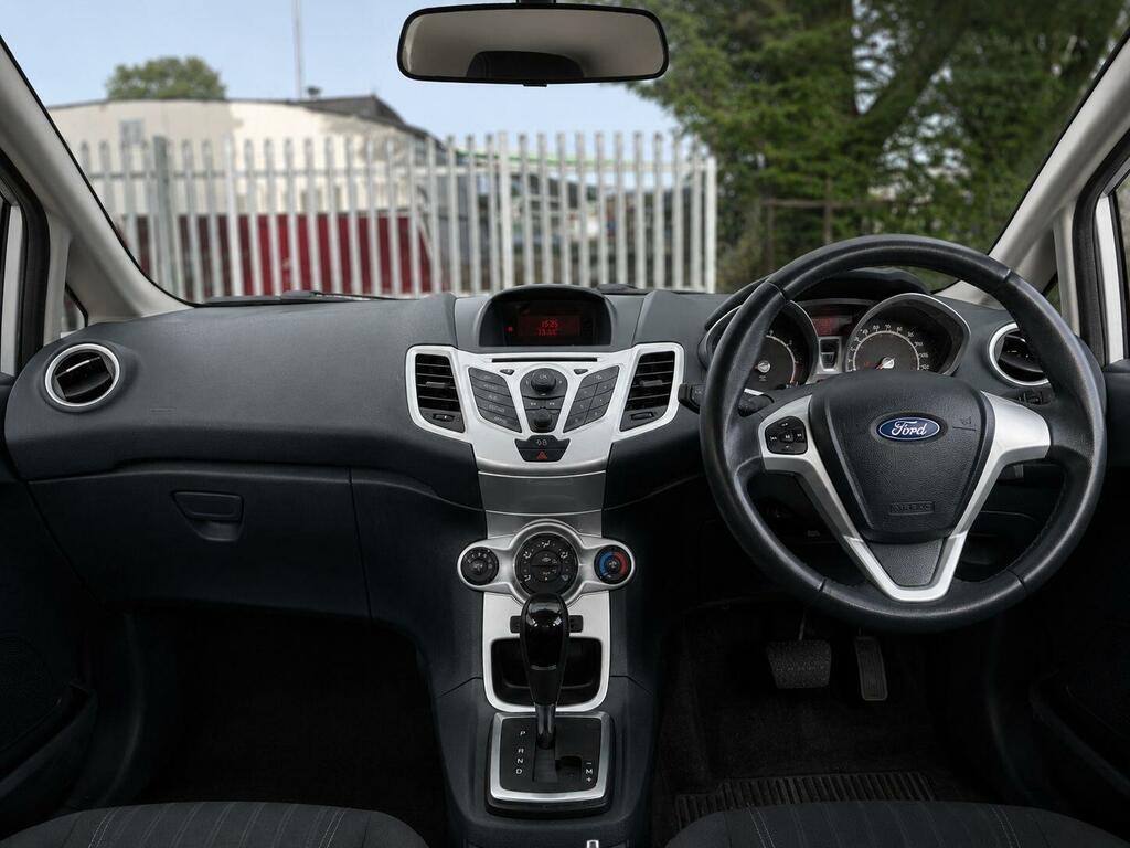 Ford Fiesta 1.4 Zetec Hatchback PN62PWJ White #3