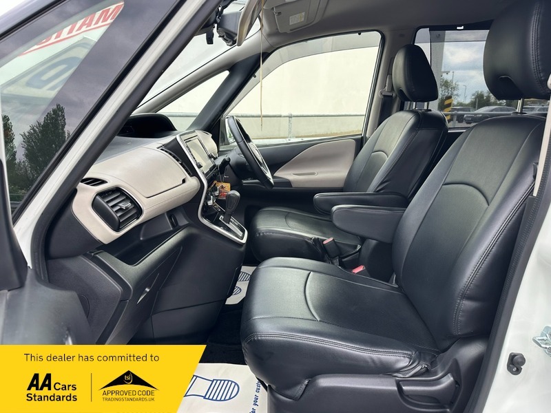 Nissan Serena 2.0 S-hybrid 8 White #4