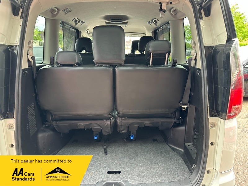 Nissan Serena 2.0 S-hybrid Puredrive 125 Bhp Black #18