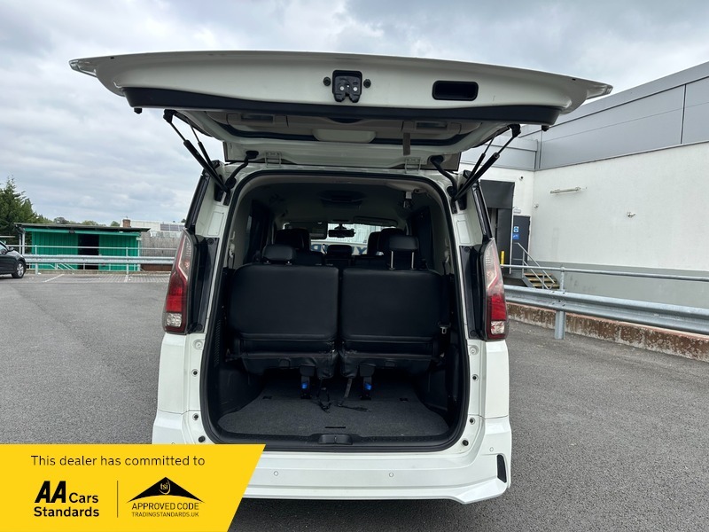 Nissan Serena 2.0 S-hybrid Puredrive 125 Bhp Black #22