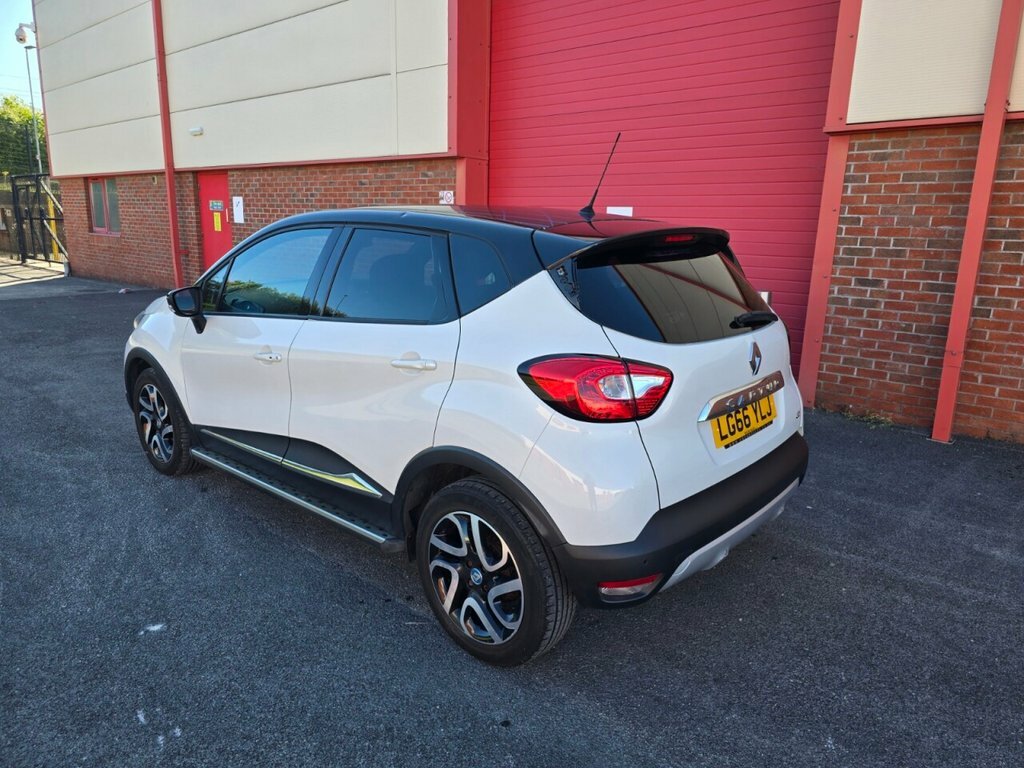 Renault Captur 1.5L Iconic Nav LG66YLJ White #2