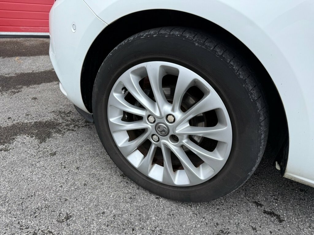 Vauxhall Corsa 1.4L Se SH16UGC White #4