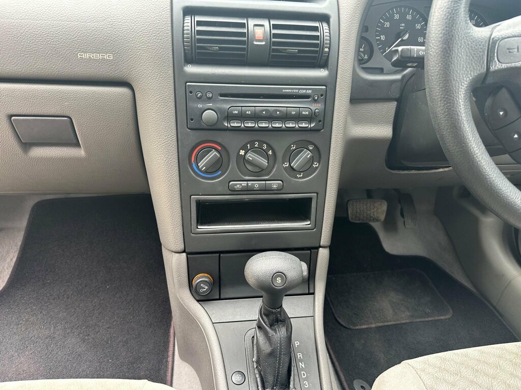 Vauxhall Astra Hatchback 1.6I Grey #29