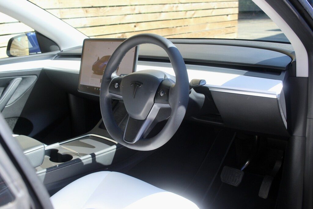 Tesla Model Y Suv SJ23ZHV Blue #2