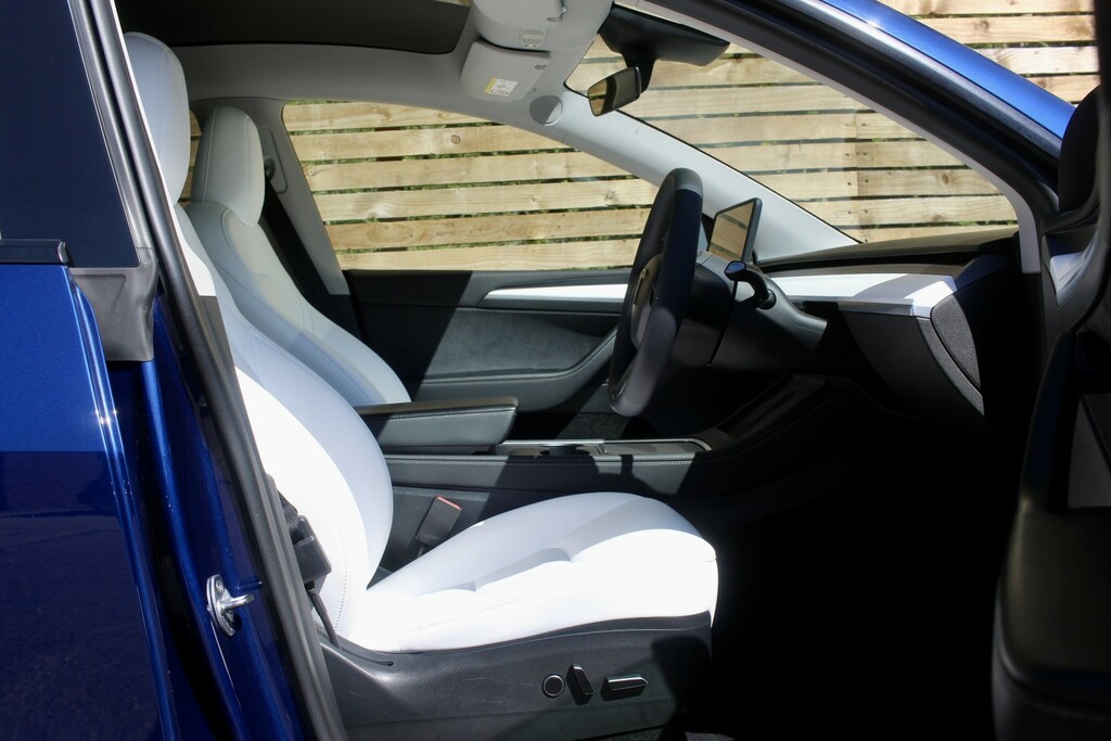 Tesla Model Y Suv SJ23ZHV Blue #6