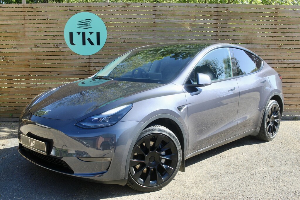Tesla Model Y Suv LB72UZG Grey