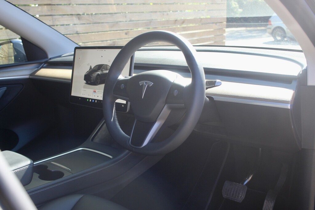 Tesla Model Y Suv LB72UZG Grey #3