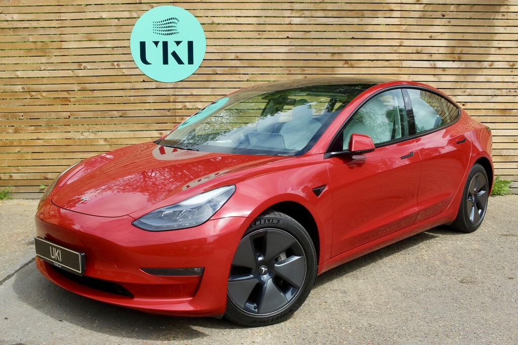 Tesla Model 3 Saloon Red