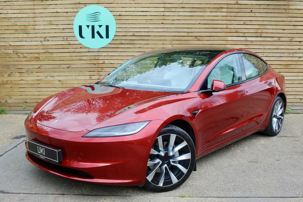 Tesla Model 3 Saloon Red