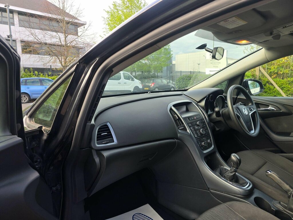 Vauxhall Astra 1.6 16V Design Euro 5 BV64JPF Black #5