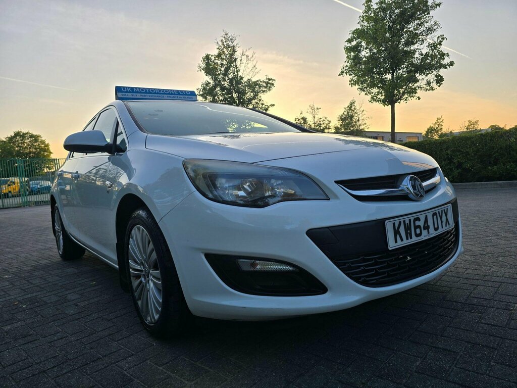 Vauxhall Astra 1.4 16V Excite Euro 5 KW64OYX White #5