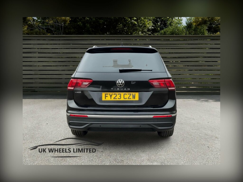 Volkswagen Tiguan 1.5 Tsi Life Dsg Euro 6 Ss FY23CZW Black #3