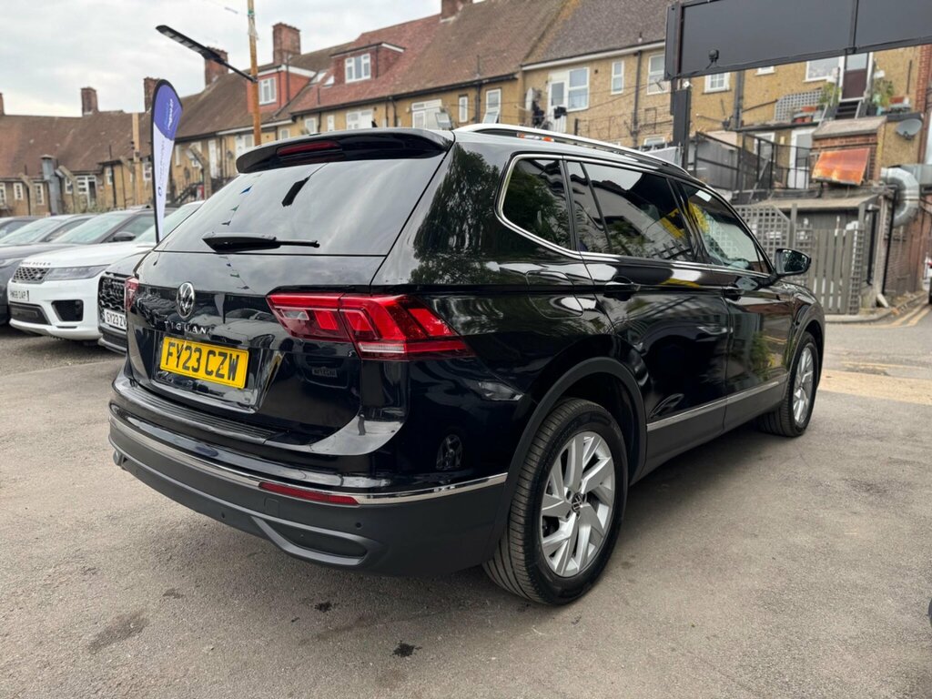 Volkswagen Tiguan 1.5 Tsi Life Dsg Euro 6 Ss FY23CZW Black #4