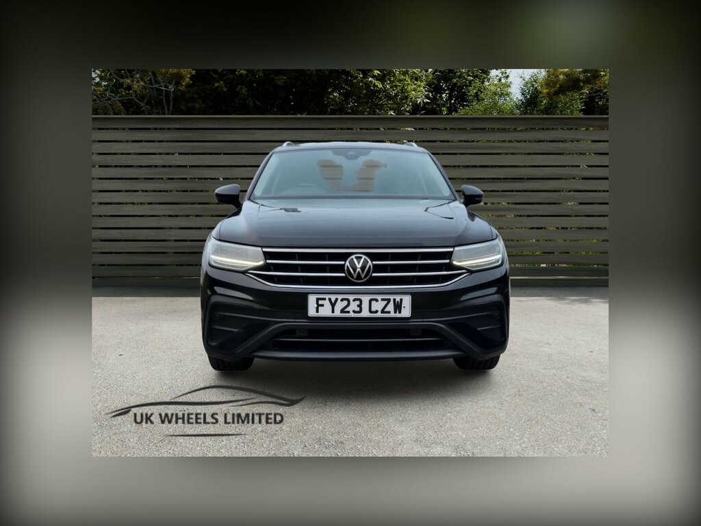 Volkswagen Tiguan 1.5 Tsi Life Dsg Euro 6 Ss FY23CZW Black #2