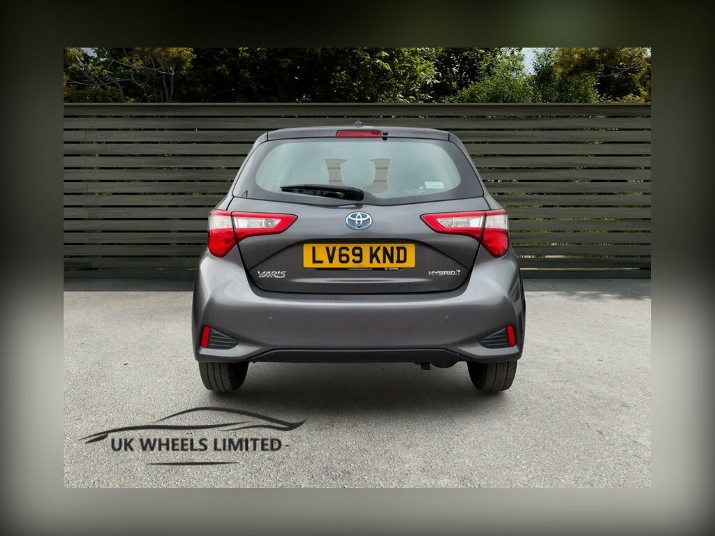 Toyota Yaris 1.5 Vvt-h Icon Tech E-cvt Euro 6 Ss LV69KND Grey #3