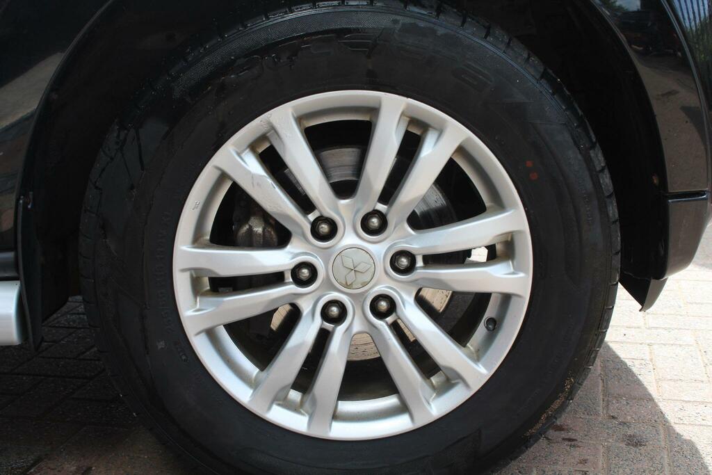 Mitsubishi Shogun Suv BD64UPJ Black #2