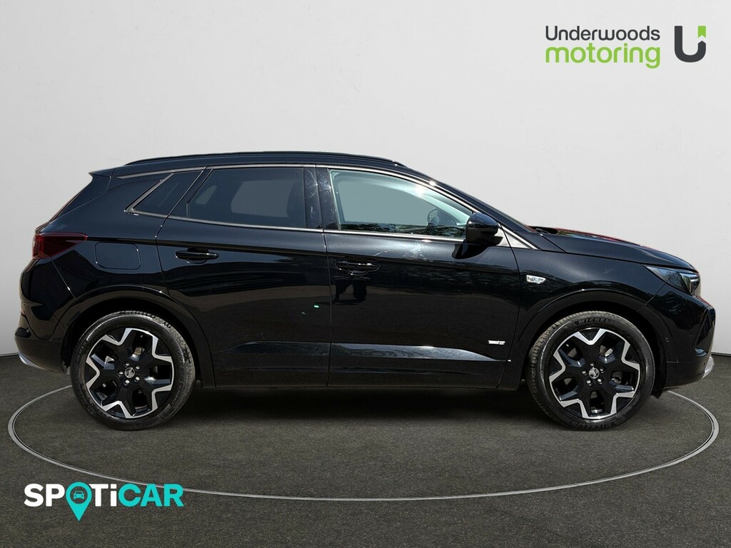 Vauxhall Grandland 1.6 225Ps Plug-in Hybrid Ultimate FG23SPV Black #4