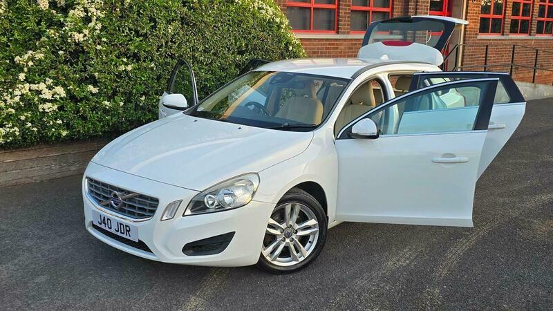 Volvo V60 1.6L R-design White #26