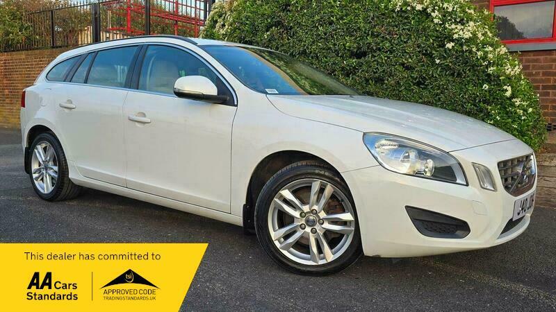 Volvo V60 1.6L R-design White #2