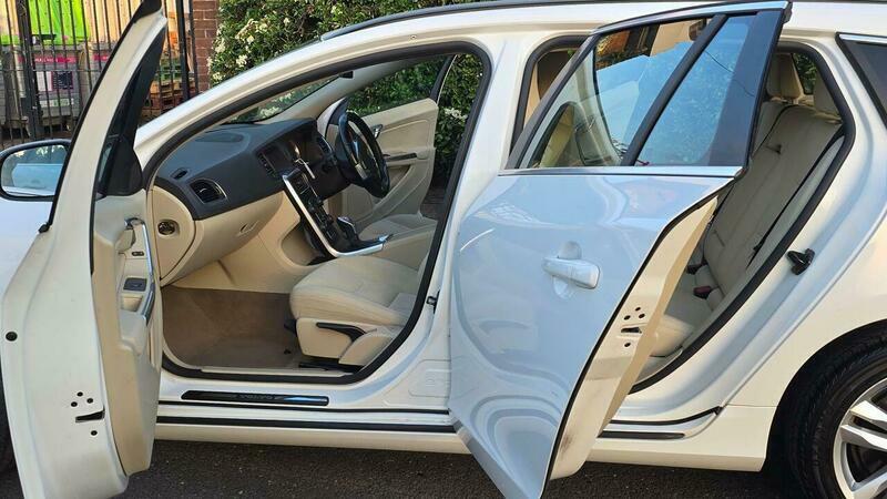 Volvo V60 1.6L R-design White #30