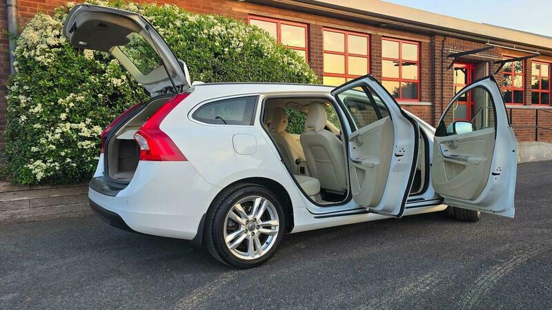 Volvo V60 1.6L R-design White #32