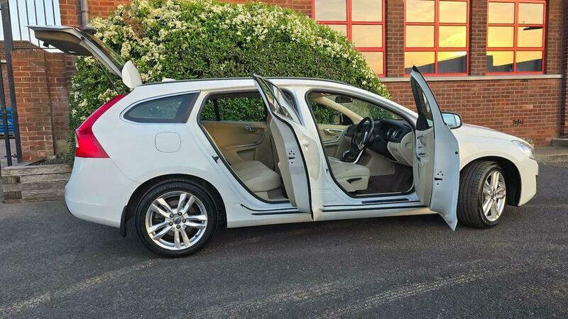 Volvo V60 1.6L R-design White #28