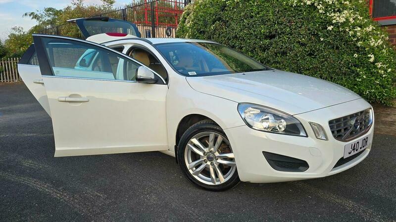 Volvo V60 1.6L R-design White #27