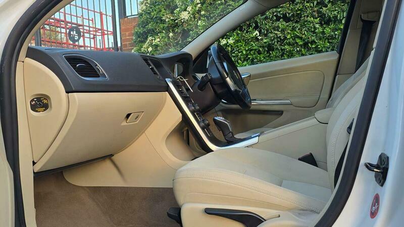 Volvo V60 1.6L R-design White #21