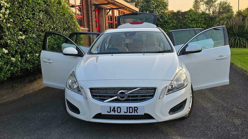 Volvo V60 1.6L R-design White #36