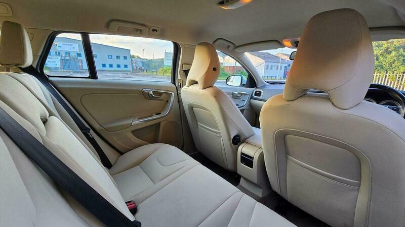 Volvo V60 1.6L R-design White #20