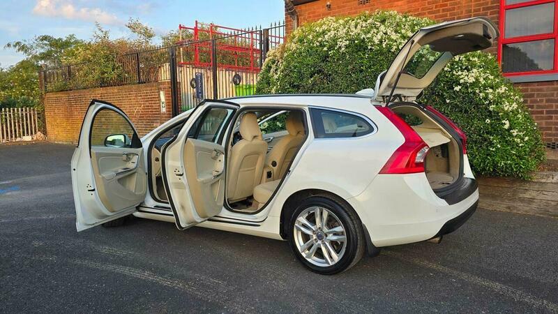 Volvo V60 1.6L R-design White #31